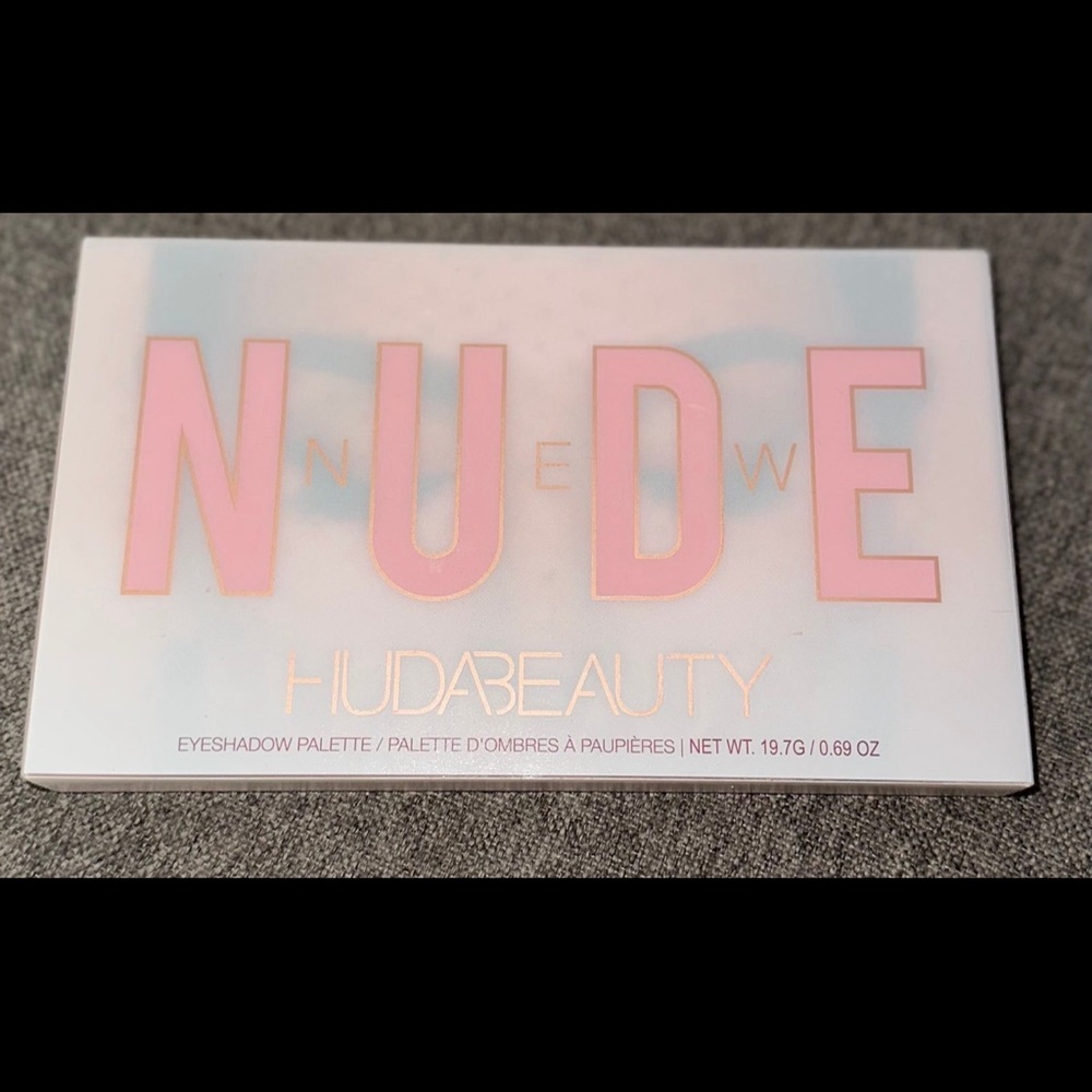 New Nude HUDA BEAUTY eyeshadow palette